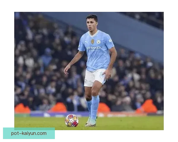 曼城边后卫持续支持 Rodri，状态回暖助球队争冠目标