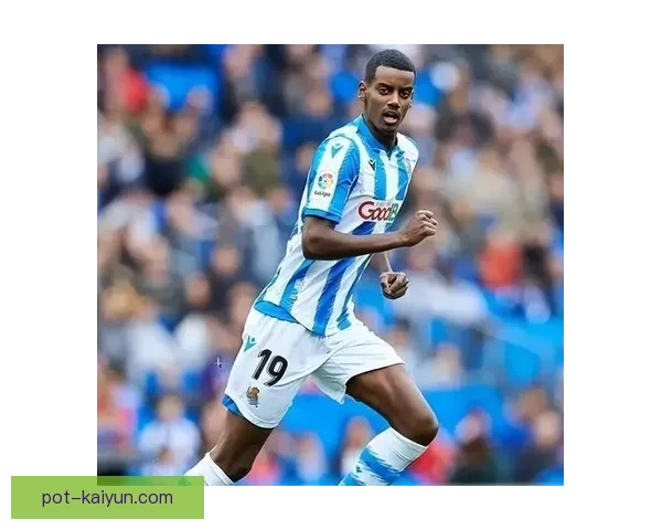 伊萨克在英超近期表现稳健，状态回暖值得关注。