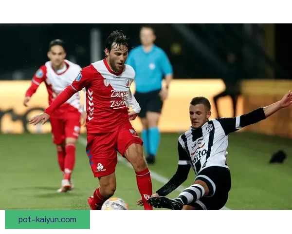 阿库尼亚防守能力持续提升，近期在比赛中表现稳健引人关注